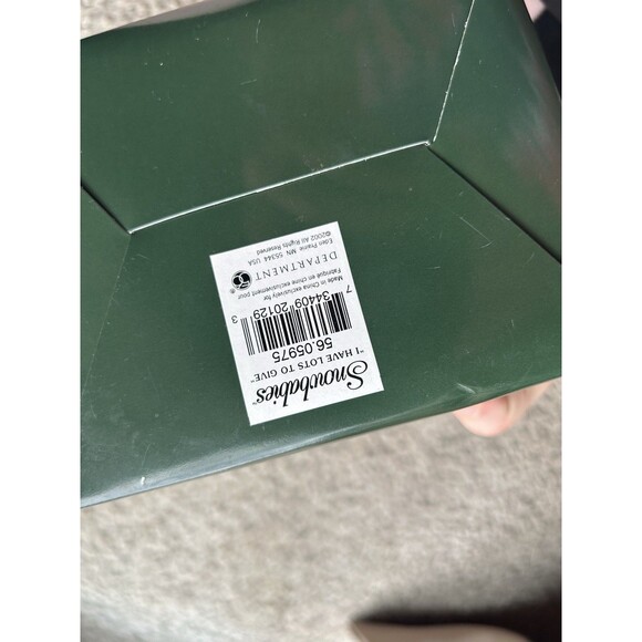 Snowbabies Dept 56 "I Have Lots To Give" Penguin 56-05975 - Retired 2005 - Picture 4 of 5